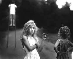 The 60 Most Powerful Photos Ever Taken That Perfectly Capture The Human Experience Sally Mann Photography Sally Mann Black And White Photographs
