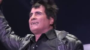 Homenaje a Cien Caras en Arena México