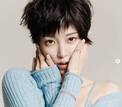 그는 남자친구에 관한 소문부터 이야기하겠다고 말했다.그는. Ndawrxkabeo3lm