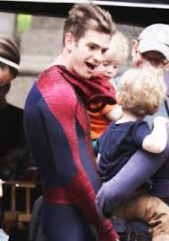 Andrew garfield and emma stone are seen on june 17, 2014 in new york city. Andrew Garfield With A Child Why Is He Perf Andrew Garfield British Boys Famous Men