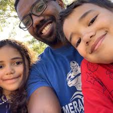 What is the ideal daily protein intake for bodybuilding?