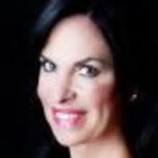 Kari Fay's Instagram, Twitter & Facebook