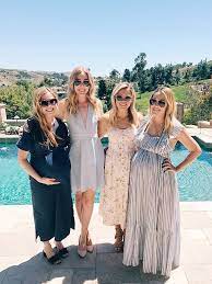 Baby showers are events that are important since people celebrate a new life that is about to be brought into the world. Id Me What I Wore To My Baby Shower Mom Outfits Shower Outfits Baby Shower Dresses