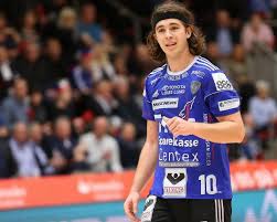Problemet for jentene er det voldsomme presset de blir utsatt for av sine landsmenn og landskvinner. Ribe Esbjerg Hh Club Profile Handball News
