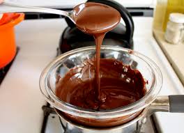 Du Chocolat Fondu Au Bain Marie Fondue Au Chocolat Cuisine Petit Dessert