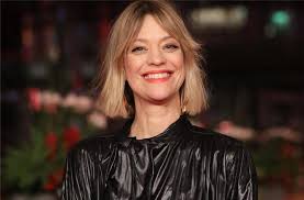 Born on 13 august 1971 in düsseldorf, germany, as the daughter of former german national ice hockey keeper rainer makatsch. Heike Makatsch Hat Mehr Okologisches Bewusstsein Als Fruher