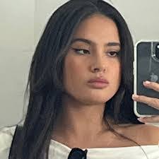 Ambar Campos's Instagram, Twitter & Facebook