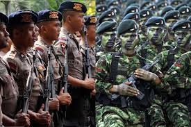 Bentrokan di karawang libatkan banyak . Bentrok Tni Vs Brimob Harus Diusut Tuntas