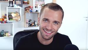 Zero point, a cinematic film. Abus Sexuels De Certains Youtubers Squeezie Met Les Pieds Dans Le Plat Midilibre Fr