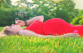 Nasterea prin operatie cezariana este procedura chirurgicala facuta sub anestezie generala pentru scoaterea fatului prin peretele abdominal. Nastere La 40 Ani Naturala Sau Cezariana Dacia Medical Center