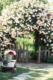 9 Schone Wege Einen Garten Im Landhausstil Cottage Cottagestyle Garden Cottage Cottagestyle E Cottage Garden Cottage Garden Design Climbing Flowers