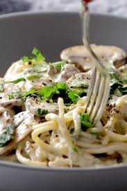 This Creamy Garlic Herb Mushroom Spaghetti Is Total Comfort Food Simple Ingredients Ready In About 30 Minutes Vegetarian Recipes Beef Recipes Pasta Dishes
