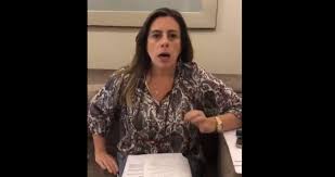 ¿en qué categoría se encuentra su candidatura? La Del Burro Ultraderechista Tere Marinovic Que Esta A Favor Del Control De Identidad Armo Un Escandalo Por Visita De La Pdi