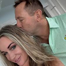 Who is a good hair stylist in Vero Beach for blonding services?