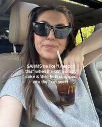 Why can't I be like the 2 day girlies 🩸🙄😫😔🤭 #sahm #sahmlife  #motherhood #momof6 #autismmom