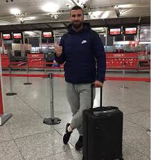 Survivor 2022 all star yarışmacıları arasında yer alan hikmet tuğsuz, 16 kasım 1986'da antalya'nın akseki ilçesinde dünyaya geldi. Hikmet Tugsuz Yaya Hayat