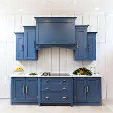 However, the soaring walls are white which gives the space some white cabinets contrasted with black countertops and black appliances and then all tied together with a metallic blue backsplash. 75 Beautiful Blue Kitchen With Black Appliances Pictures Ideas July 2021 Houzz