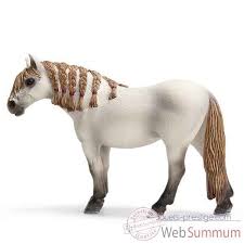 Des soins réguliers et attentionnés permettent d'établir un lien de confiance mutuelle entre le cavalier et l'animal. Figurine Schleich Jument Andalouse Dans Figurines De La Ferme Sur Jouets Prestige