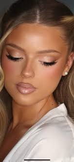 Who can do my makeup and hair for a wedding in Toronto?