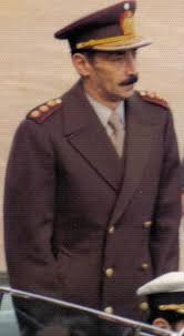 E., presidente herido leve en una mano. Jorge Rafael Videla