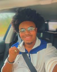 If you know me well enough then this comes as normal behavior 😂😂😂 #suits  #green #blackman #sexy #him