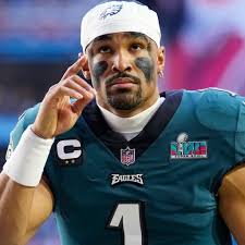 That's our QB1! #H1M #FlyEaglesFly James Nagle @NagleNFL SAVACEPHILLY  Active QBs to throw for 325+ yards