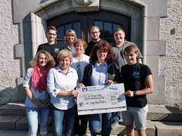 Aussichtslage, adresse, bewertungen und arbeitszeit. Spendenubergabe An Die Rehauer Tafel Junge Union Rehau Facebook