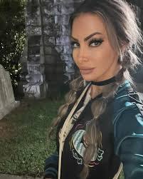 Angie Starr's Instagram, Twitter & Facebook