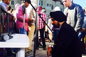 Explore Romania With These Behind The Scenes Moments From Akshay Kumar Amy Jackson S Singh Is Bling Photogallery Singh apakah bling adalah bollywood film action komedi yang disutradarai oleh prabhu deva dan diproduksi oleh metronet multimedia (p) ltd. singh is bling