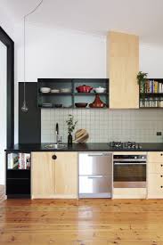 Home Renovation In A Coastal Suburb Inspired By Interior Of A Ship Cozinha Pequena Cozinha Rack Suspenso