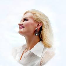 DEBBIE CREAGH INTERNATIONAL PSYCHIC MEDIUM (2025) All You Should Know  BEFORE You Go (w/ Reviews & Photos)