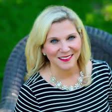 Lisa Erdmann's Instagram, Twitter & Facebook