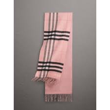 I've also been checking out the forum here and saw the pic from gueancla, which looks quite a bit different then the. Ø®Ù„Ø§ÙŠØ§ Ø§Ù„Ø·Ø§Ù‚Ø© ØªØ§Ø¬Ø± ØªØ«Ø§Ù‚Ù„ Burberry Reversible Metallic Scarf Virelaine Org