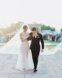 Remember in september when meghan markle revealed that her wedding dress included a little piece of the blue dress that she wore on her first date with prince harry? Best Wedding Planners And Event Designers Martha Stewart