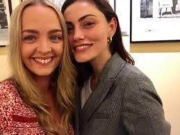 H2o Mako Mermaids Auf Instagram Reunion Cleo Massey And Phoebe Met Last Night At The Dance Academy Usa Premier H2o Mermaids Mako Mermaids Phoebe