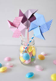 Geldblumen für hochzeit und einfache anleitung für ein schnell gemachtes osterkörbchen aus selbst bemaltem oder farbigem tonpapier. Susses Origami Windrad Schnell Und Einfach Selbermachen Trytrytry
