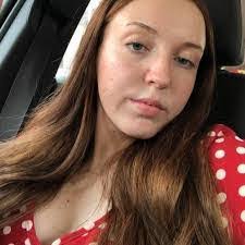 Millie Squires's Instagram, Twitter & Facebook