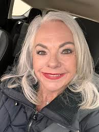 Let's see those eye lashes! I love them !