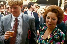 Hij volgde de jonge prins willem alexander zeven jaar lang en sprak hem honderden keren. Koning Willem Alexander Geeft Koningsdag Een Mannelijker Karakter Mooie Student