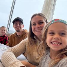 What organizations help clean out houses and donate items to those in need?