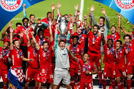 Uefa nie zapomniała jednak o tureckim mieście. Liga Mistrzow Psg Bayern Celebracja I Wreczenie Pucharu Pilkarzom Bayernu Pilka Nozna