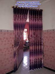 Mendekorasi atau menata ruang tamu harus untuk menghasilkan ruang tamu yang menarik, anda tidak bisa sembarangan dalam memilih sofa untuk mengaplikasikannya, anda bisa memanfaatkan furniture yang ada sebagai pembatas. Gorden Pembatas Ruangan