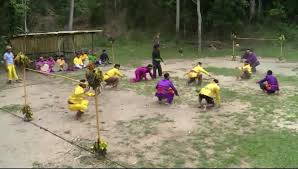 Pincuk dibuat dari daun pisang berbentuk persegi yang dilipat menyerupai segitiga dan ujungnya disemat lidi. Tepa Tonggo Salah Satu Jenis Permainan Rakyat Tradisional Direktorat Warisan Dan Diplomasi Budaya