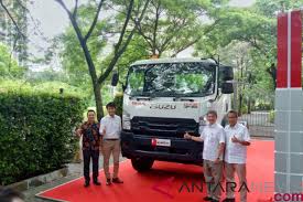Isuzu fvr34 truck service manual.pdf. Isuzu Giga Tractor Head Baru Mampu Angkut Beban Hingga 46 Ton