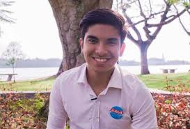 Ahli parlimen muar, syed saddiq syed abdul rahman merasakan tiada keperluan untuk seseorang pelajar itu menduduki subjek yang tiada kaitan dengan bidang pekerjaan daripada jurusan yang diambil di ipt. 18 Syed Saddiq Ideas Malaysia Alexis Carrington Muar