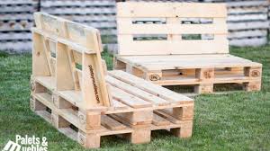 Para obtener los ambientes buscados, la decoración juega un papel muy importante para conseguir comodidad y relajación. Sofa De Palets Para Chill Out Palets Y Muebles