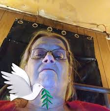 Linda Vartanian's Instagram, Twitter & Facebook