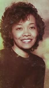 Bobbie Lomax's Instagram, Twitter & Facebook