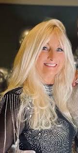 We're looking for 1 female and 2 male dancers