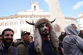 Tra loro gilet arancioni e ultras. Gge27trp8ocdom